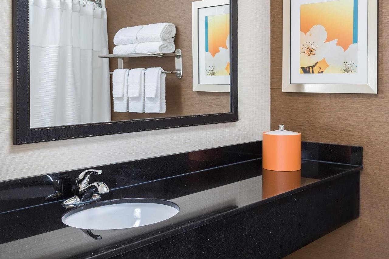 Fairfield Inn & Suites Dallas Park Central Ngoại thất bức ảnh